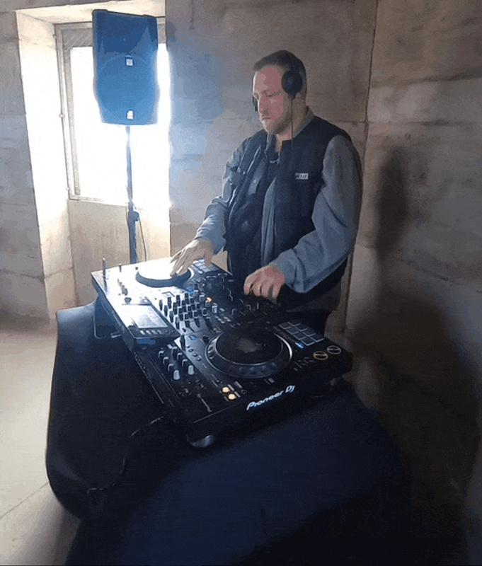 P2463090-GIF