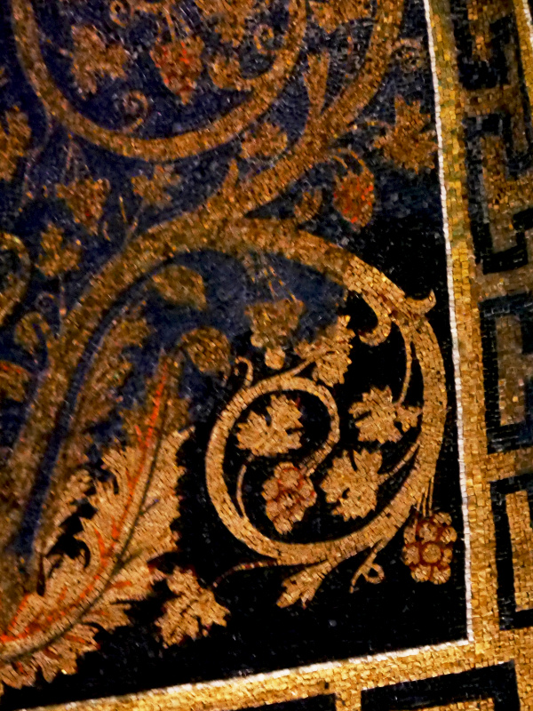 P2697944a