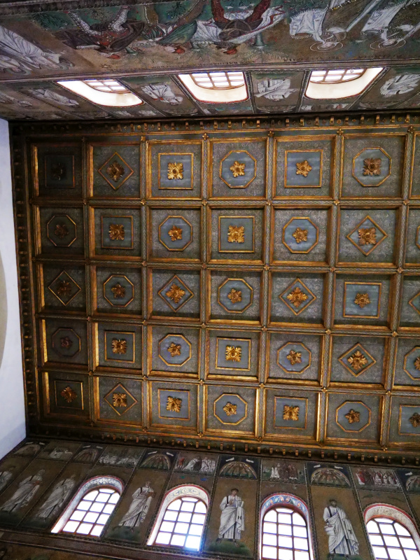 P2720461a
